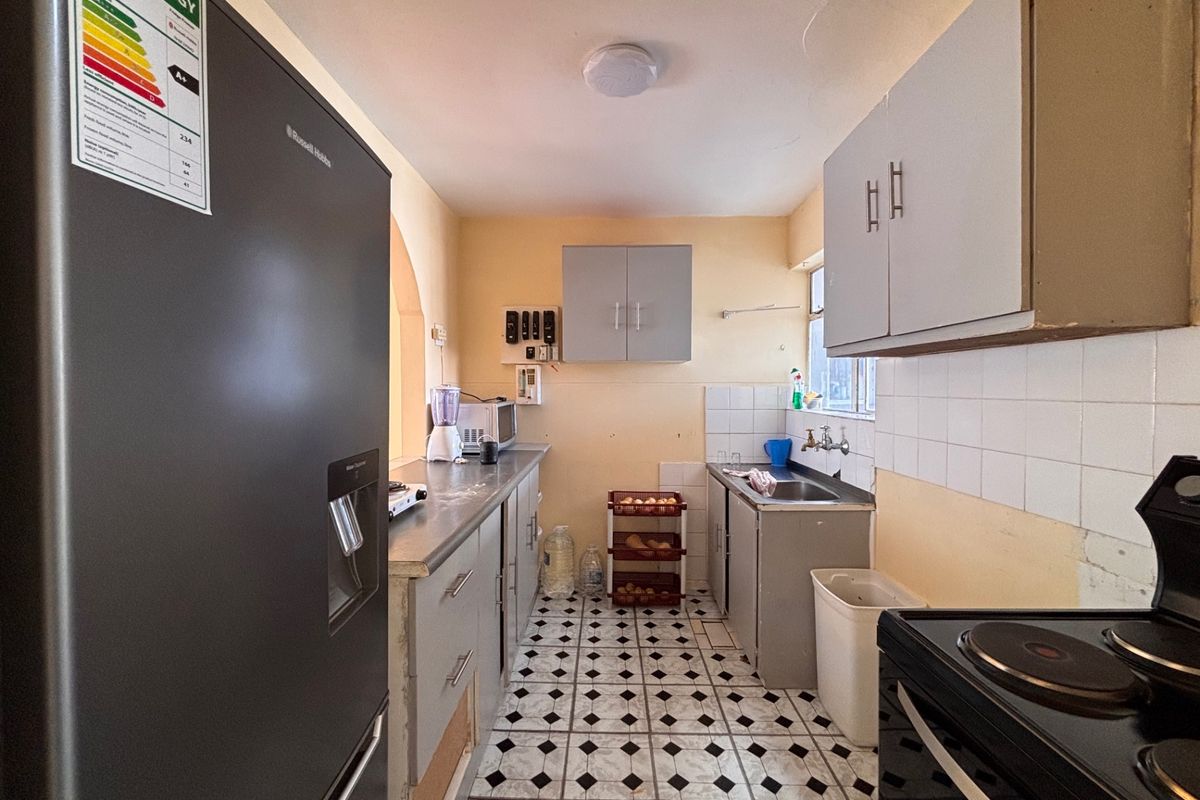 Apartment For Sale In Port Elizabeth - Photo 3