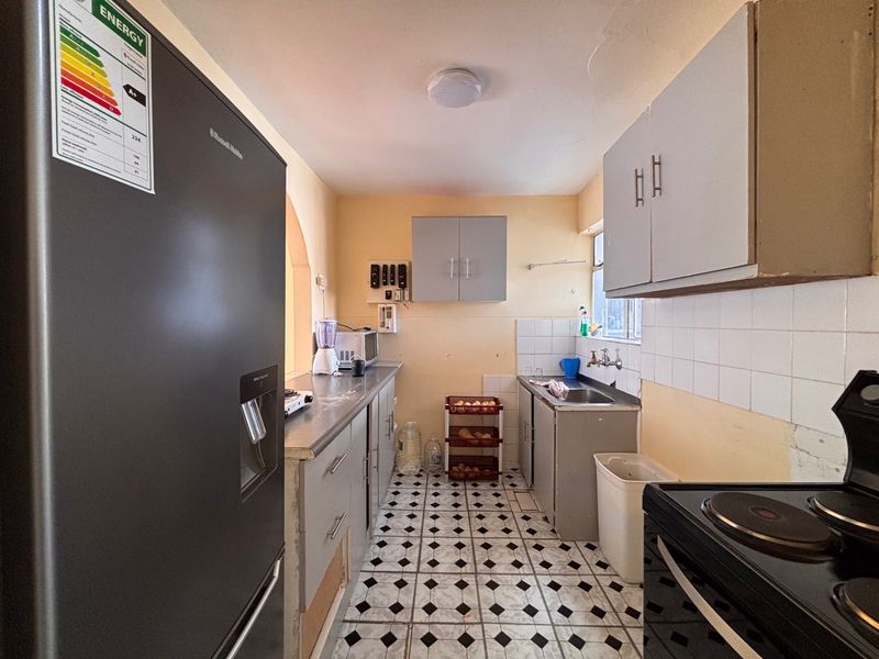 Apartment For Sale In Port Elizabeth - Photo 3