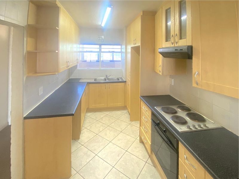 Apartment For Sale In Port Elizabeth - Photo 3