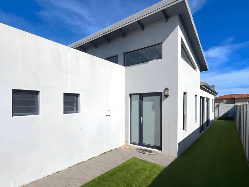 House For Sale In Port Elizabeth - Photo 2