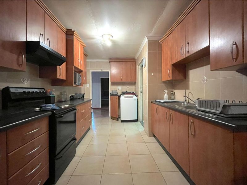 House Pending Sale In Port Elizabeth - Photo 7