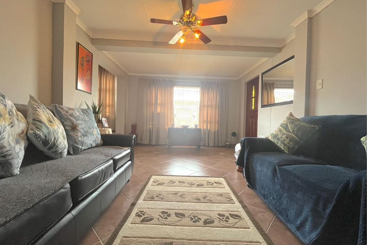 House Pending Sale In Port Elizabeth - Photo 5