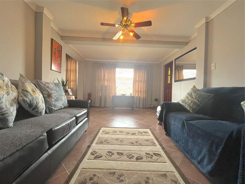 House Pending Sale In Port Elizabeth - Photo 5