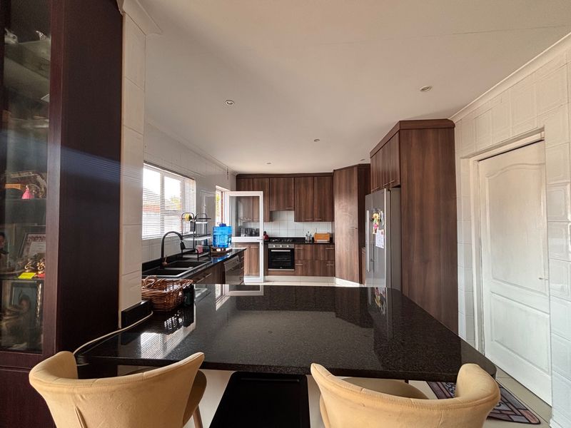 Townhouse For Sale In Port Elizabeth - Photo 7