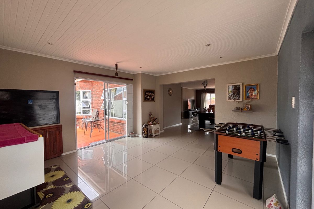 Townhouse For Sale In Port Elizabeth - Photo 2