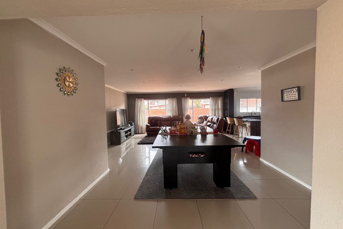 Townhouse For Sale In Port Elizabeth - Photo 3