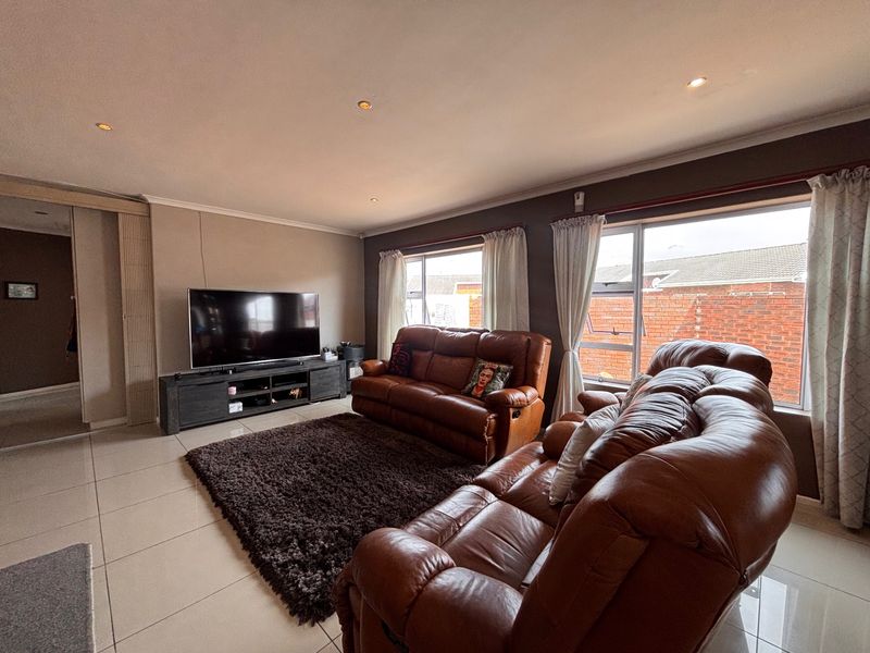 Townhouse For Sale In Port Elizabeth - Photo 5