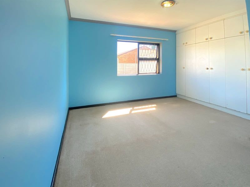 House Pending Sale In Port Elizabeth - Photo 10