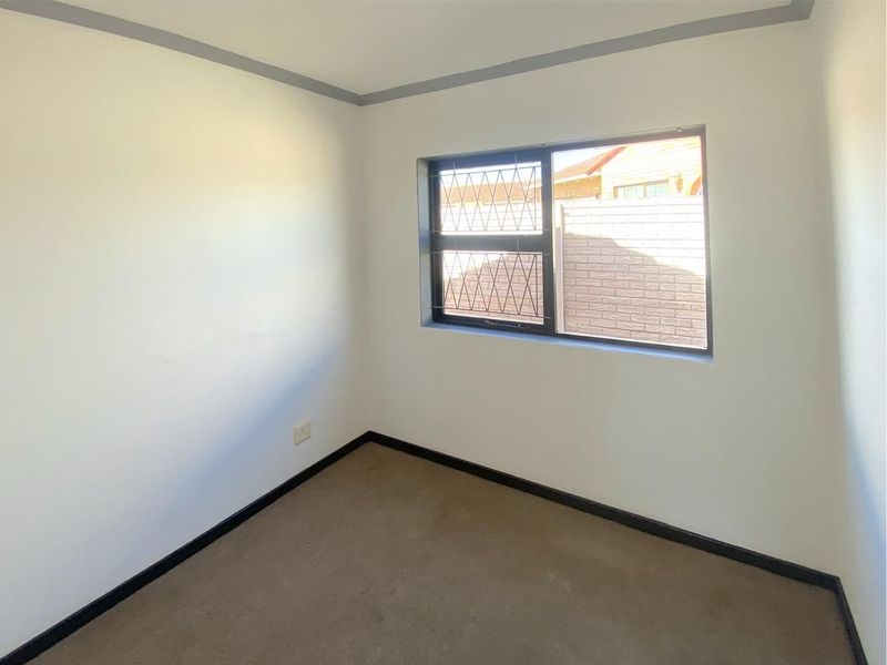 House Pending Sale In Port Elizabeth - Photo 8