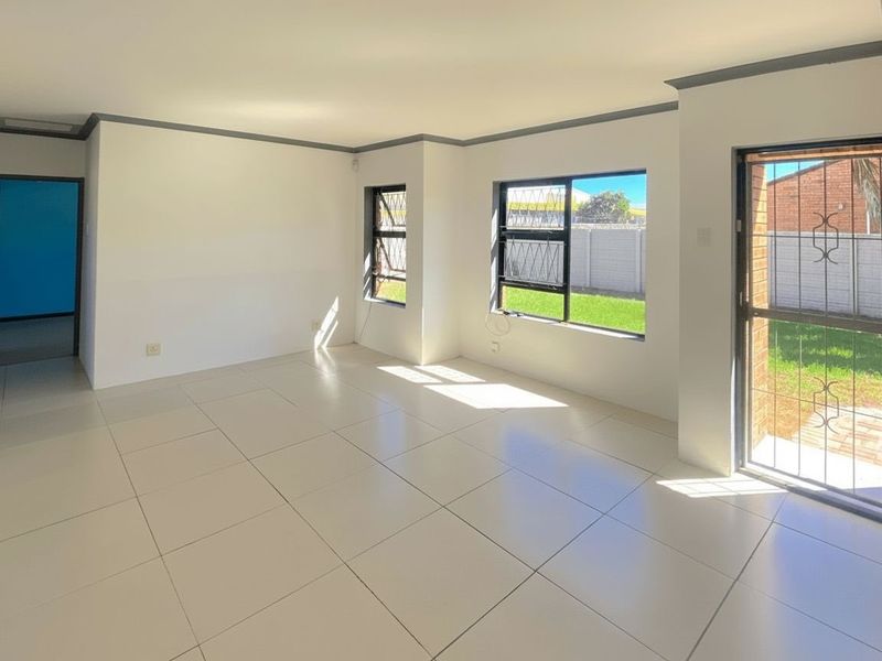 House Pending Sale In Port Elizabeth - Photo 7