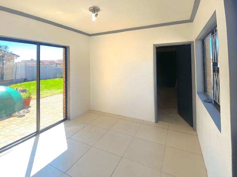 House Pending Sale In Port Elizabeth - Photo 6