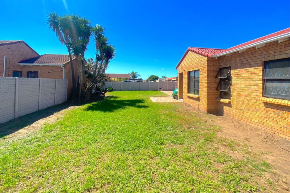 House Pending Sale In Port Elizabeth - Photo 2