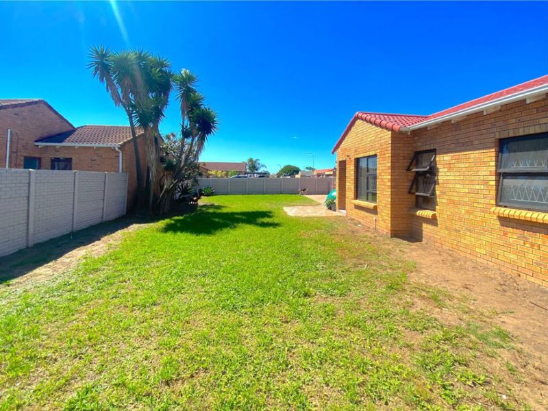 House Pending Sale In Port Elizabeth - Photo 2