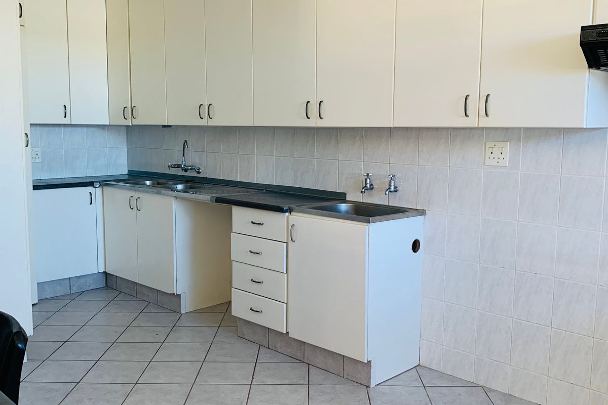 House Rental Monthly In East London - Photo 2