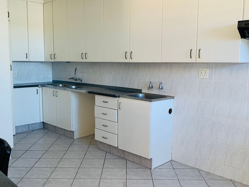 House Rental Monthly In East London - Photo 2