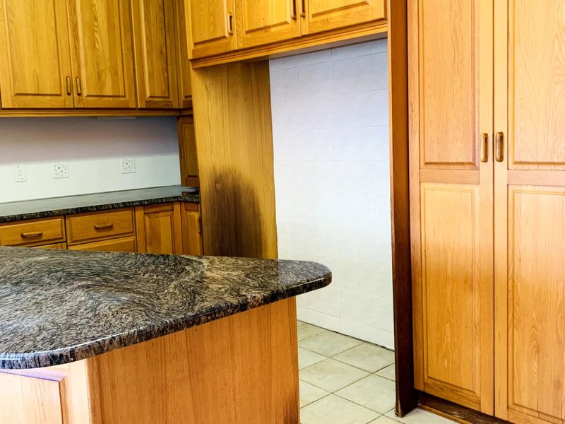 House Rental Monthly In East London - Photo 3