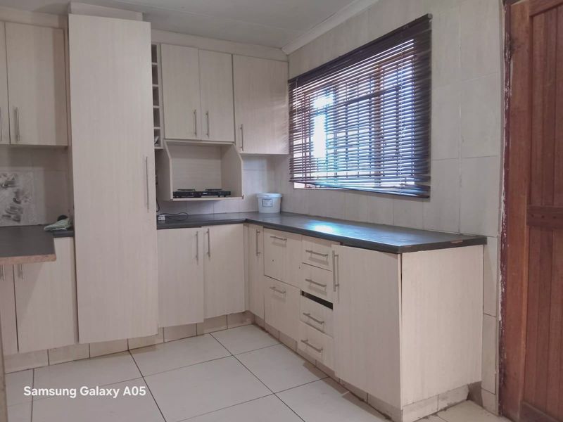 House For Sale In Benoni - Photo 5