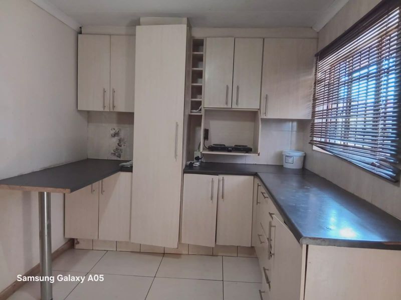 House For Sale In Benoni - Photo 2