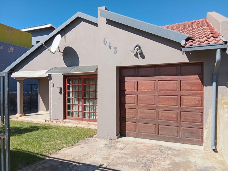 House For Sale In Benoni - Photo 1