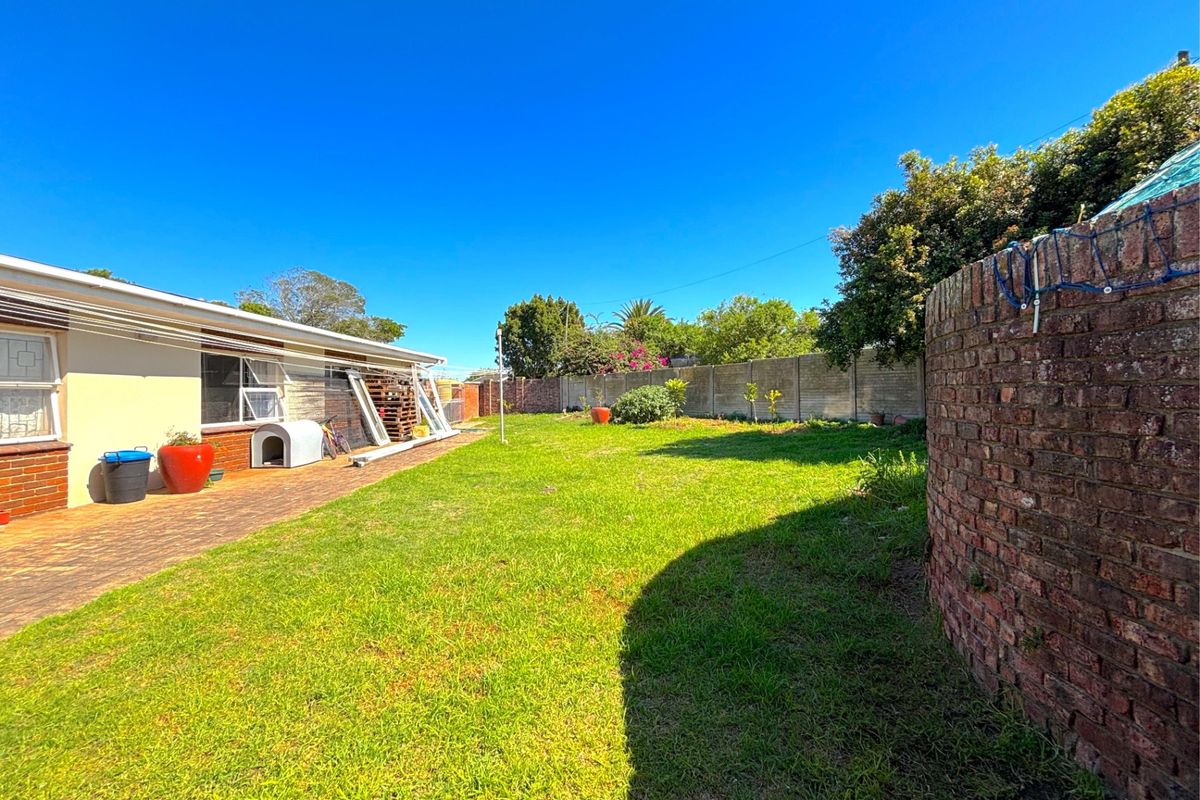 House For Sale In Port Elizabeth - Photo 2