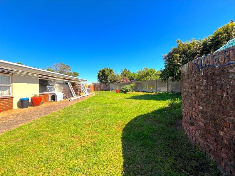 House For Sale In Port Elizabeth - Photo 2