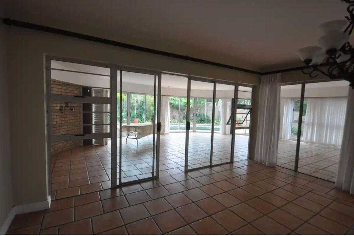 House For Sale In East London - Photo 3