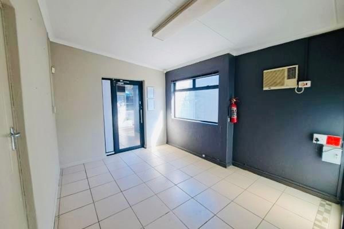 Commercial Rental Monthly In East London - Photo 3