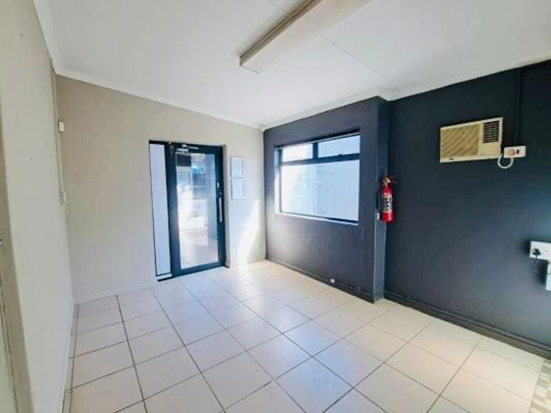 Commercial Rental Monthly In East London - Photo 3