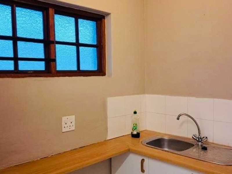 Commercial Rental Monthly In East London - Photo 10