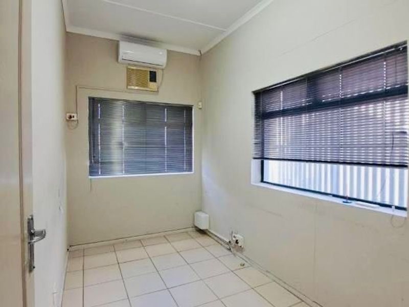 Commercial Rental Monthly In East London - Photo 6