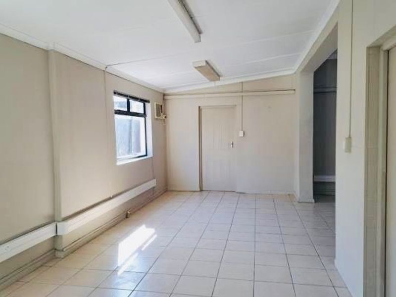 Commercial Rental Monthly In East London - Photo 4