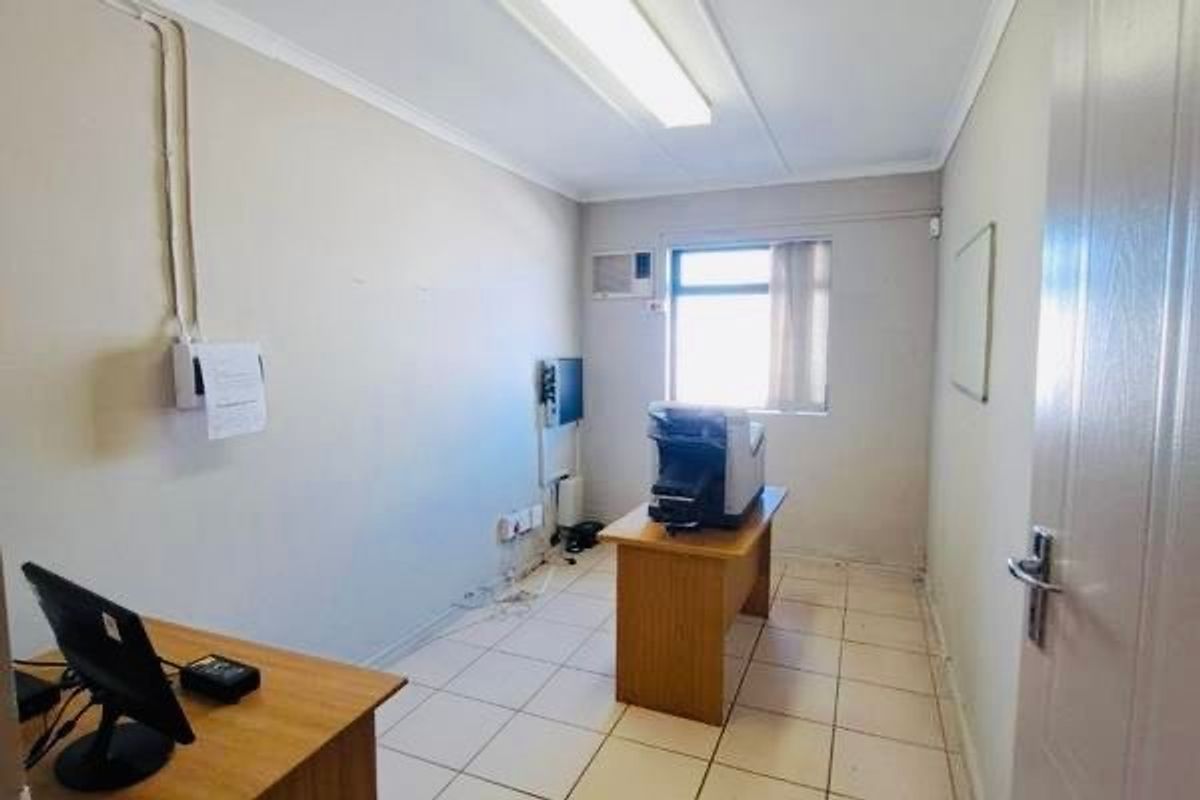 Commercial Rental Monthly In East London - Photo 5