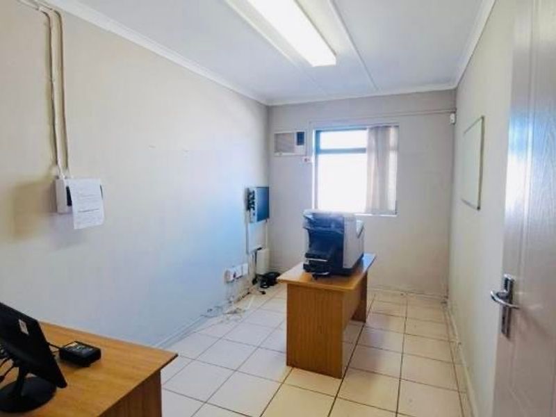 Commercial Rental Monthly In East London - Photo 5