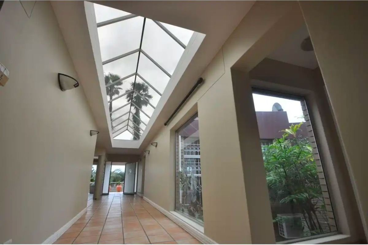 House Rental Monthly In East London - Photo 2