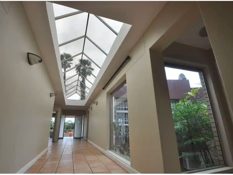 House Rental Monthly In East London - Photo 2