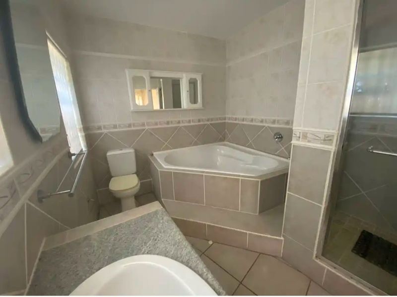 House Rental Monthly In East London - Photo 10