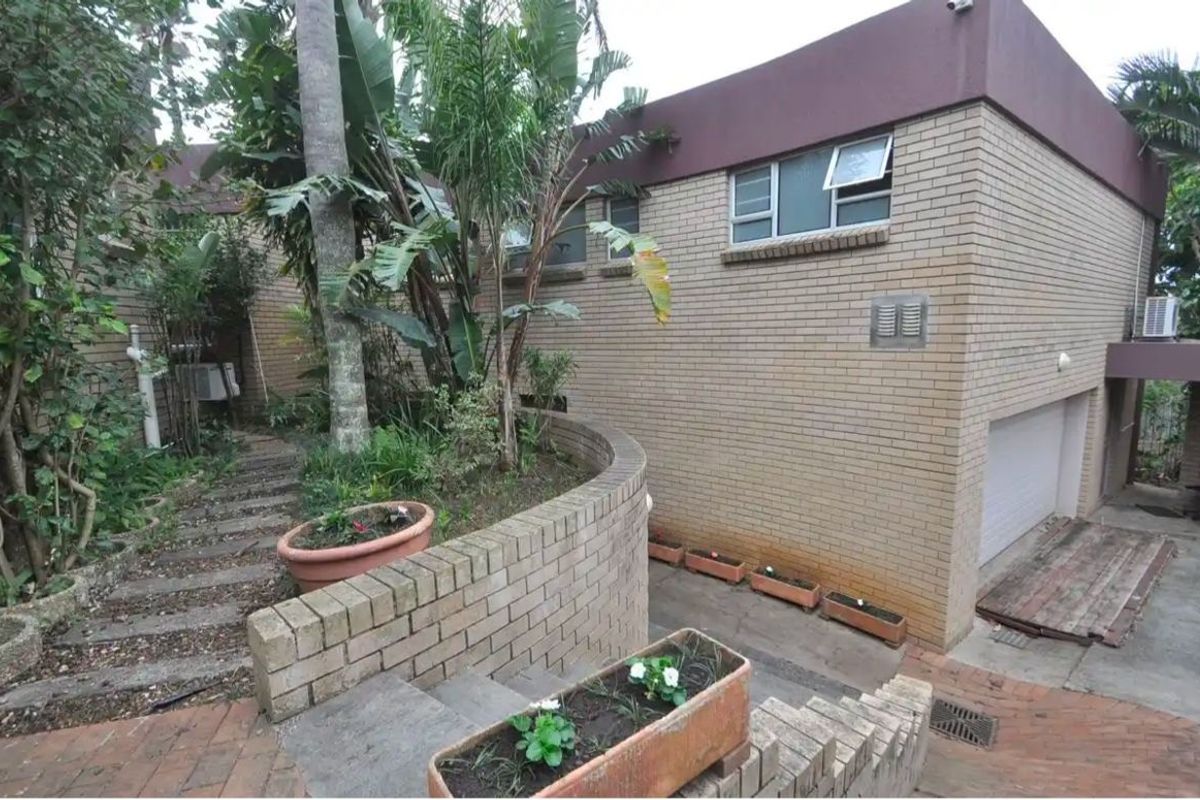 House Rental Monthly In East London - Photo 3