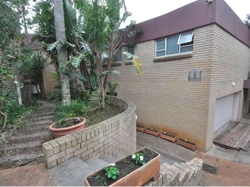 House Rental Monthly In East London - Photo 3