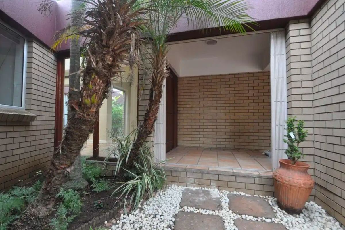 House Rental Monthly In East London - Photo 4