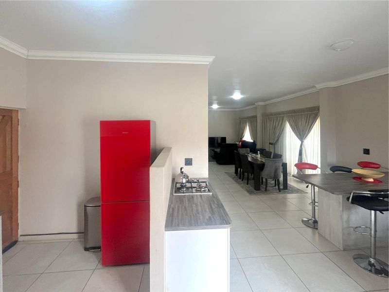 House For Sale In Port Elizabeth - Photo 7