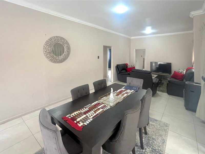House For Sale In Port Elizabeth - Photo 6