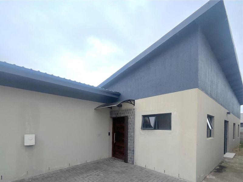 House For Sale In Port Elizabeth - Photo 2