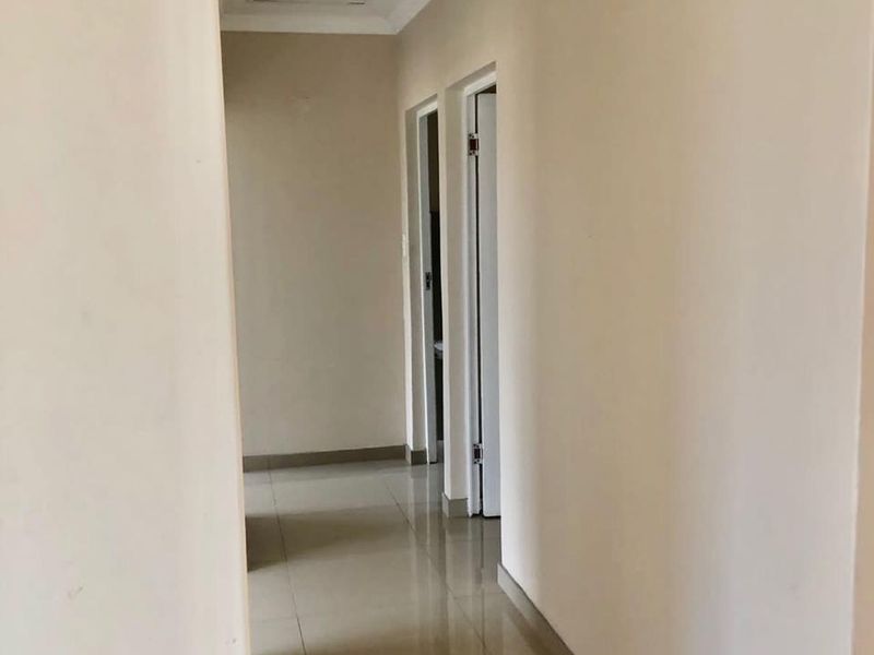 House For Sale In East London - Photo 4