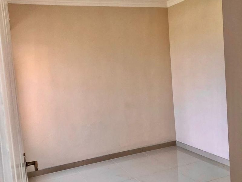 House For Sale In East London - Photo 9