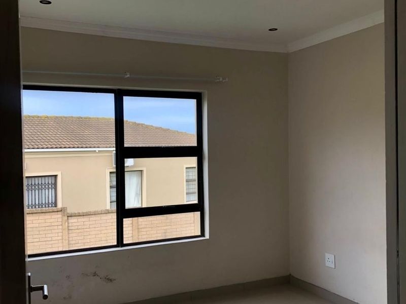 House For Sale In East London - Photo 6