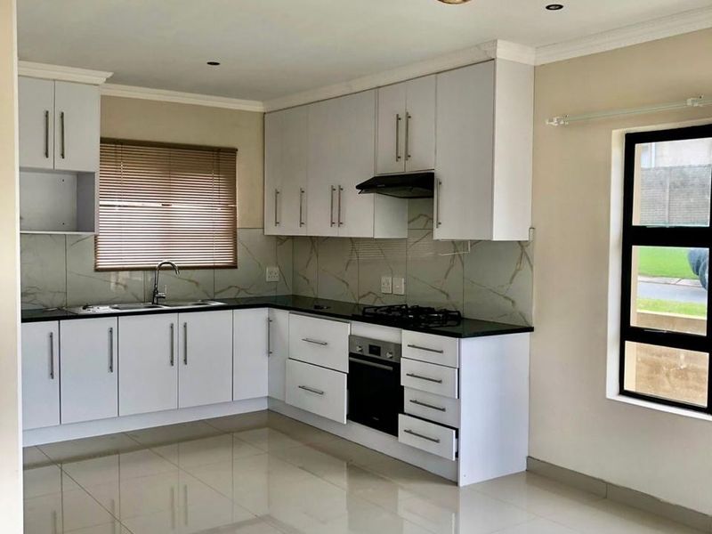 House For Sale In East London - Photo 2