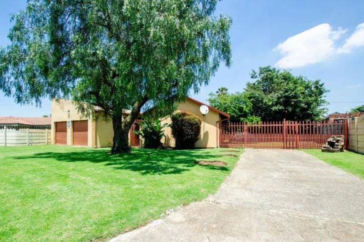 House For Sale In Brakpan - Photo 2