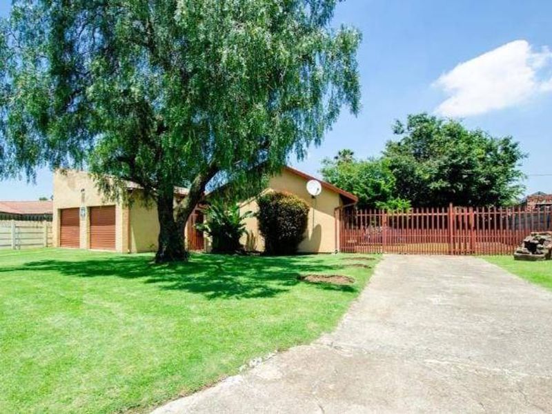House For Sale In Brakpan - Photo 2