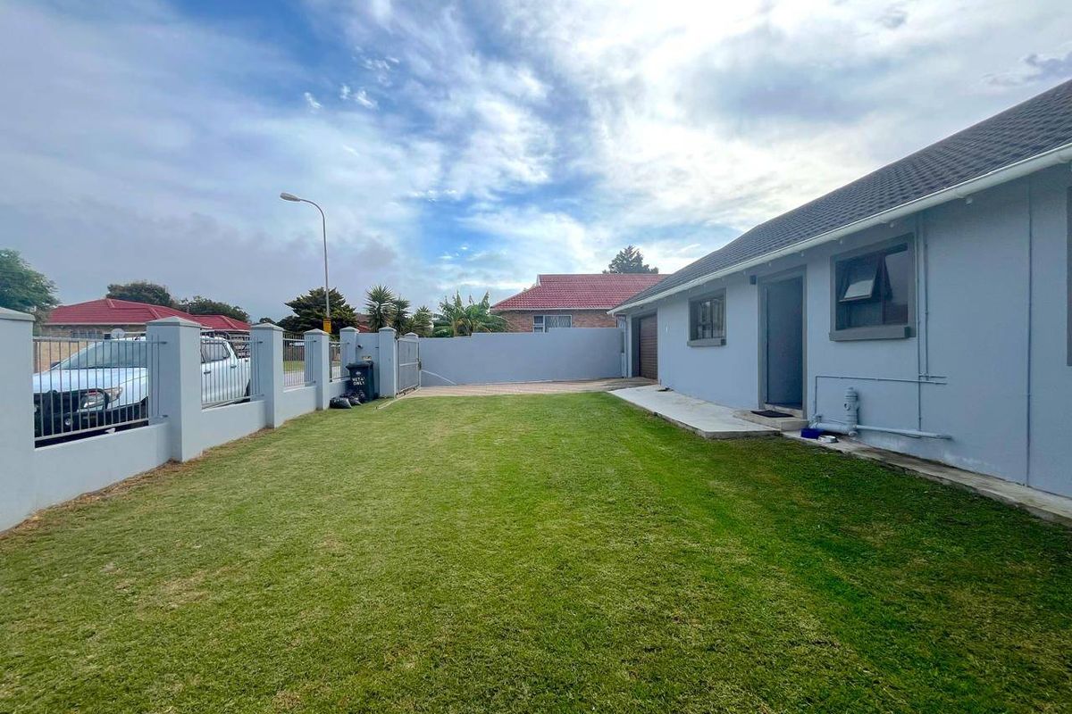 House For Sale In Port Elizabeth - Photo 2
