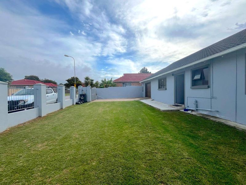 House For Sale In Port Elizabeth - Photo 2